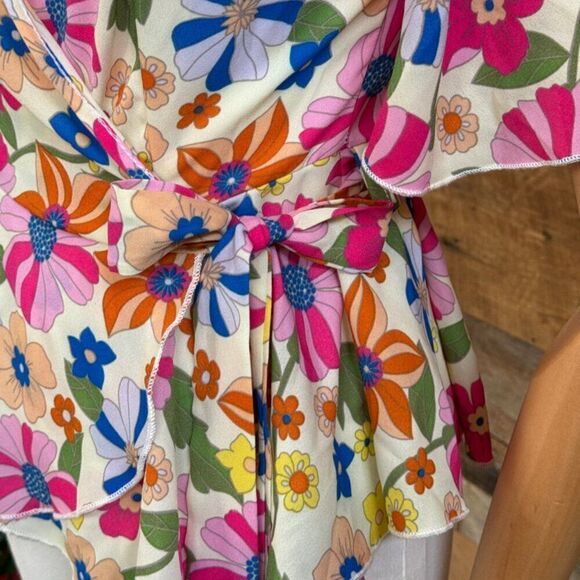 Fashion Nova wrap peplum style top - Picture 2 of 16